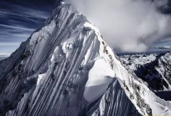 原神如何进入雪山山顶 原神探索雪山之巅：登顶之路的奥秘与技巧